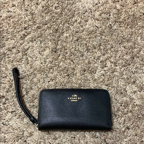 Coach Handbags - Coach leather wristlet